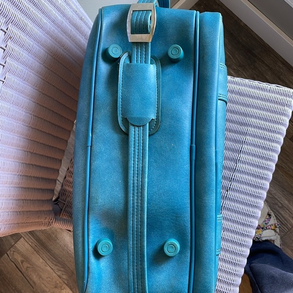 Vintage Teal Carry-On Luggage - Picture 10 of 10
